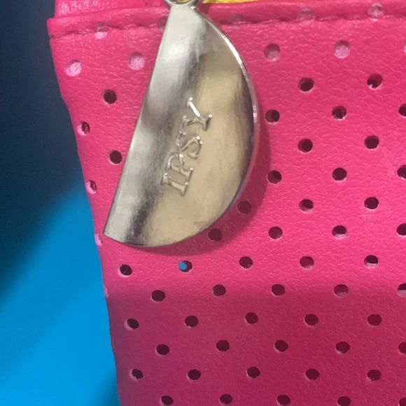 IPSY Bag-FREE Make-Up Sample Inside - Picture 3 of 6